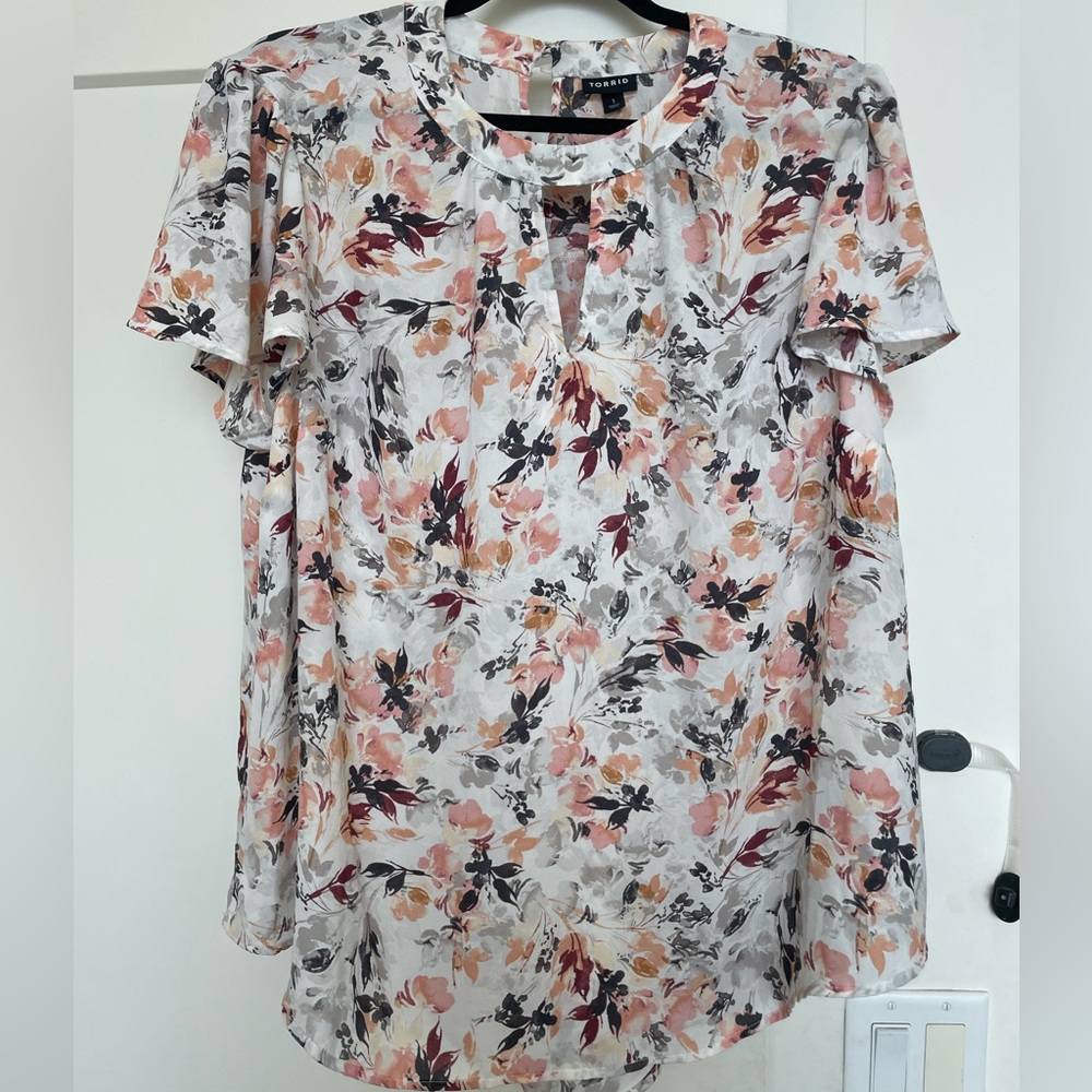 Torrid white chiffon floral blouse